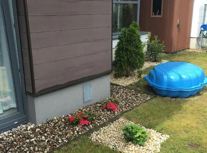 33 Z Ogrodem Pogorzelica (Gmina Rewal)