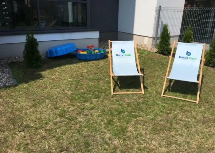 33 Z Ogrodem Pogorzelica (Gmina Rewal)